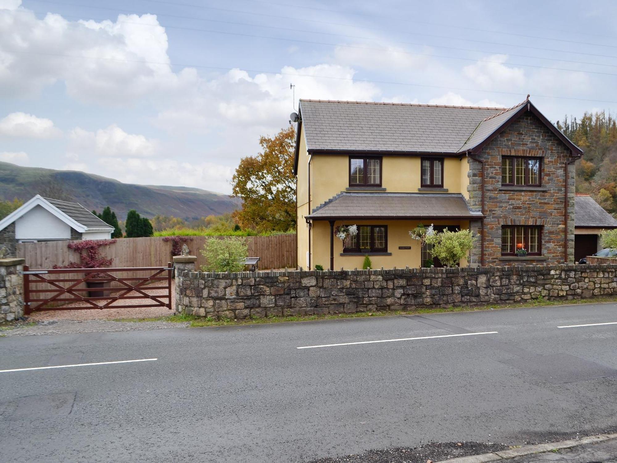 Ty Glyndwr Villa Ystalyfera Exterior photo